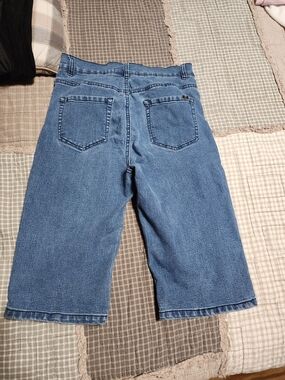 Women's Cropped Wide-Leg Jeans in Medium Blue